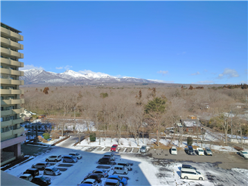 6階外廊下より北西方向に那須連山を望む